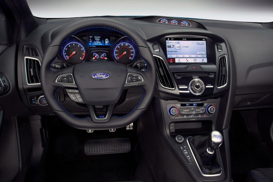 Интерьер Ford Focus RS 2016 года  (US) (фото 50 из 51)